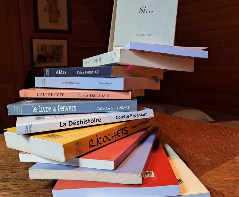 livres de l'auteur en pile en ellipse